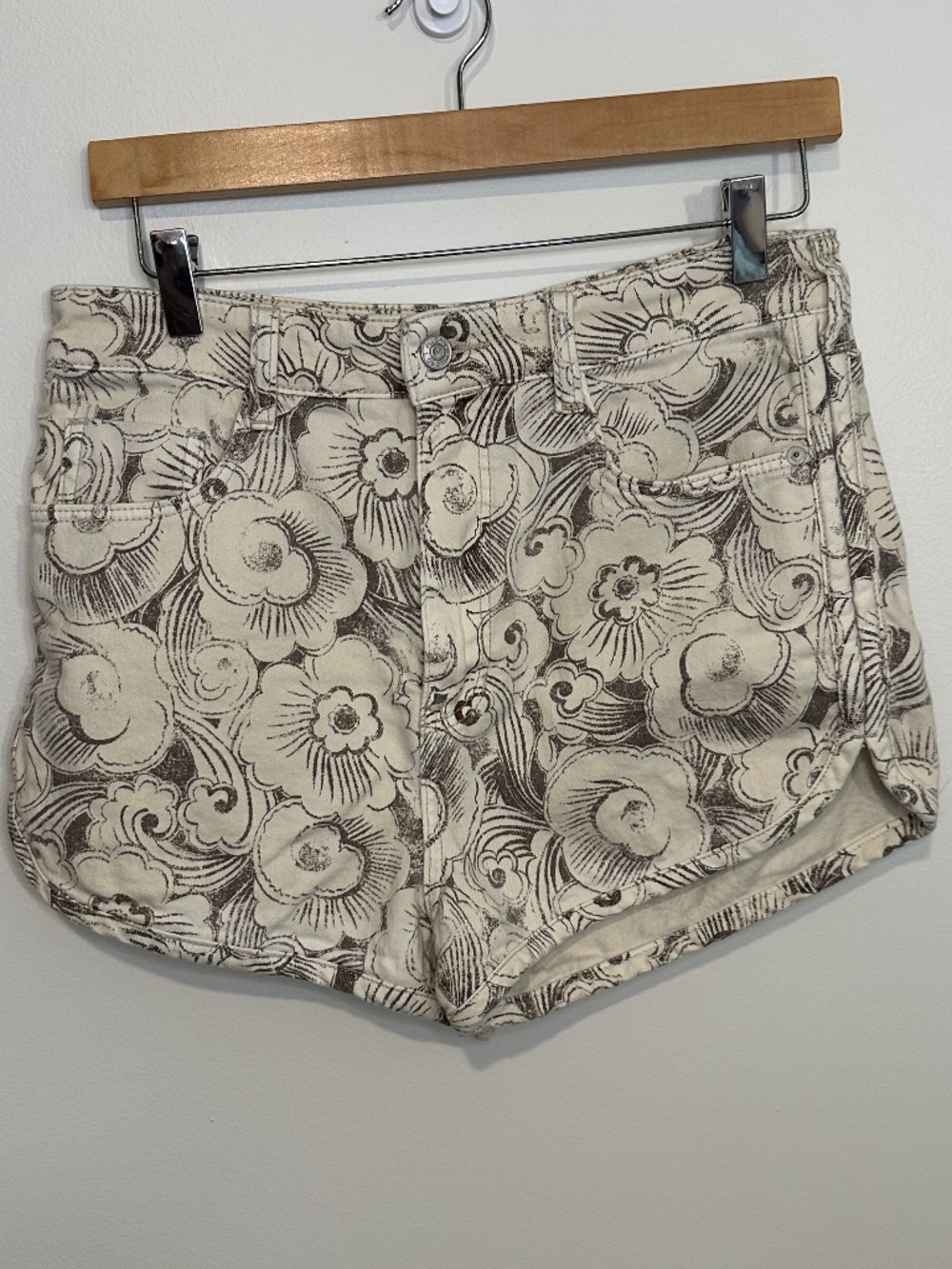 Anthropologie Pilcro Dolphin Ultra High-Rise Floral Shorts Size 29
